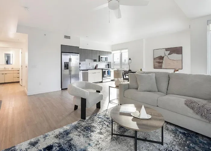 Landing Chic 2Bd Yoga Studio Pool Apartment