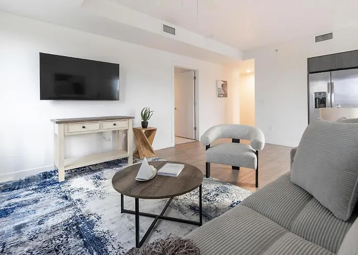 Landing Chic 2Bd Yoga Studio Pool Apartment