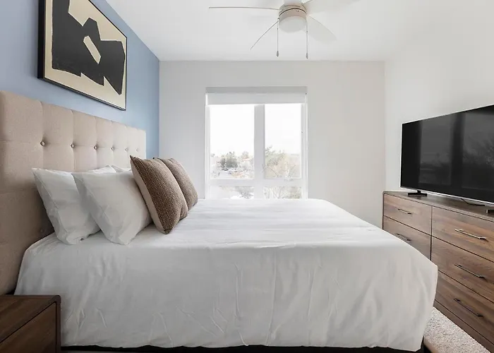 Landing Chic 2Bd Yoga Studio Pool Apartment