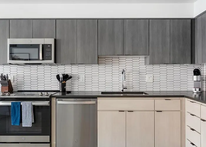 Landing Chic 2Bd Yoga Studio Pool Apartment