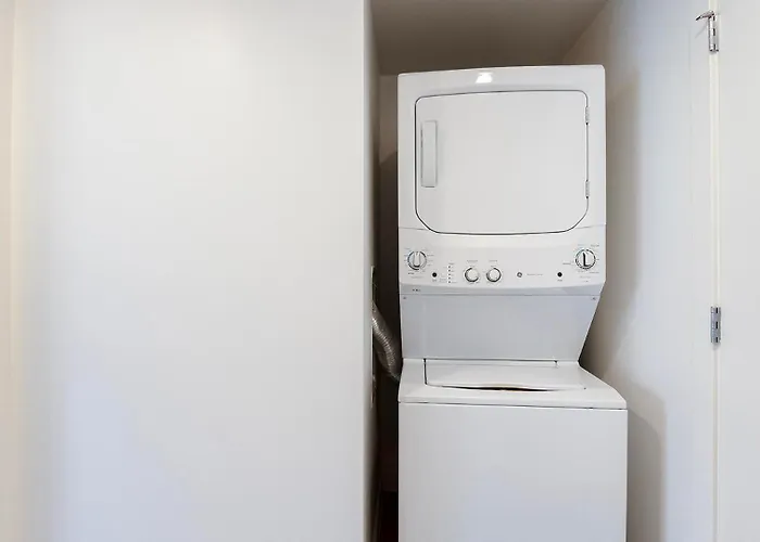 Landing Chic 2Bd Yoga Studio Pool Apartment