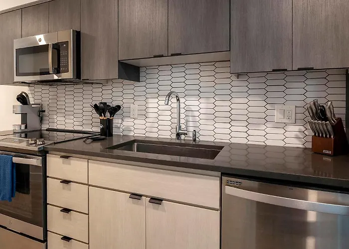 Landing Chic 2Bd Yoga Studio Pool Apartment